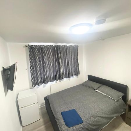 The Heathrow Lodge London Uk Harmondsworth Esterno foto