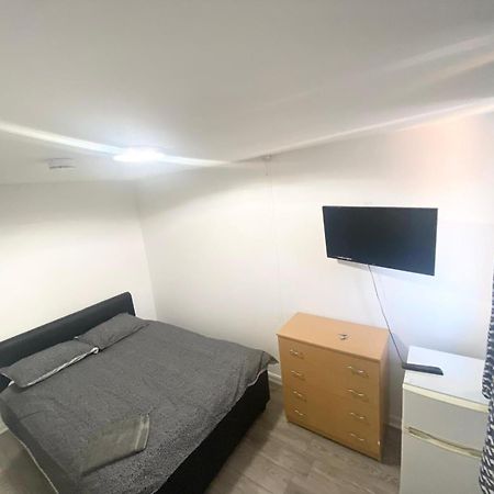 The Heathrow Lodge London Uk Harmondsworth Esterno foto