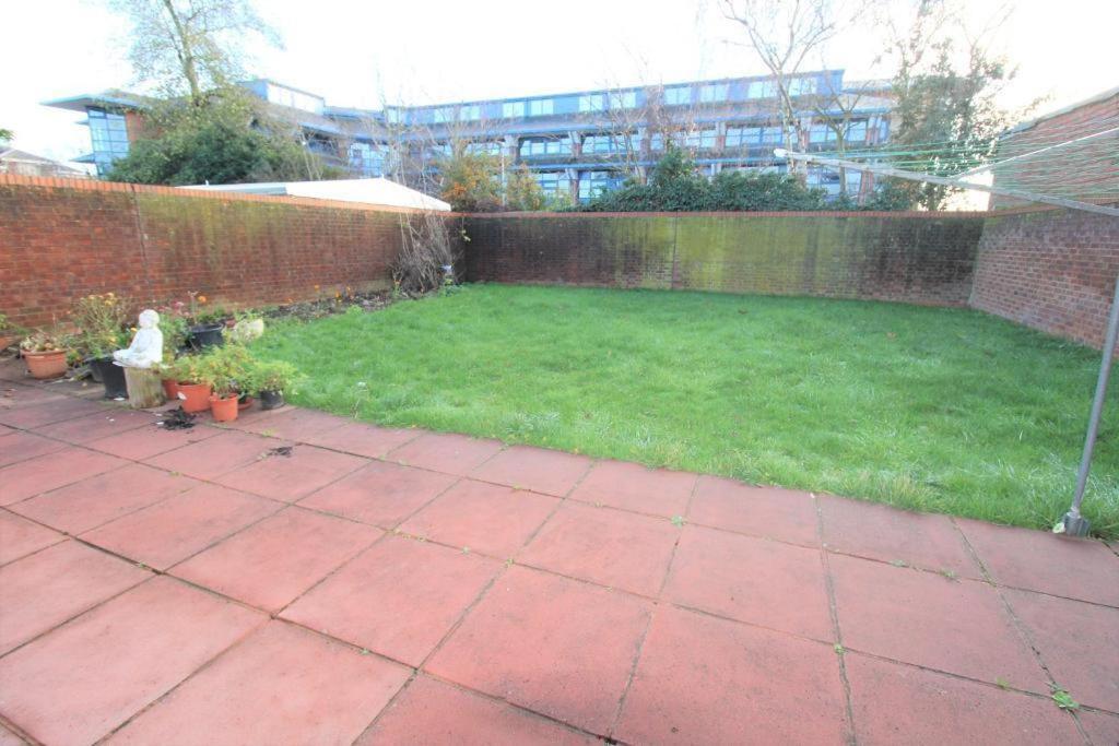 The Heathrow Lodge London Uk Harmondsworth Esterno foto