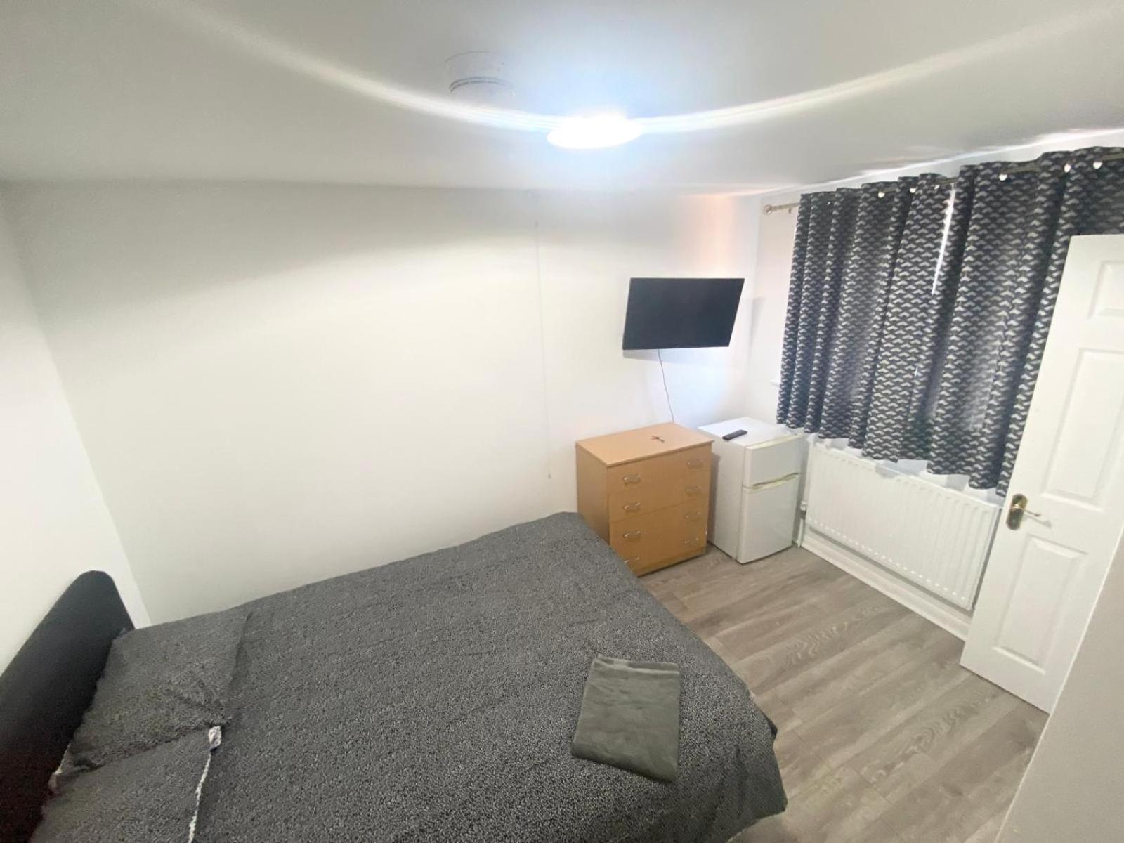 The Heathrow Lodge London Uk Harmondsworth Esterno foto