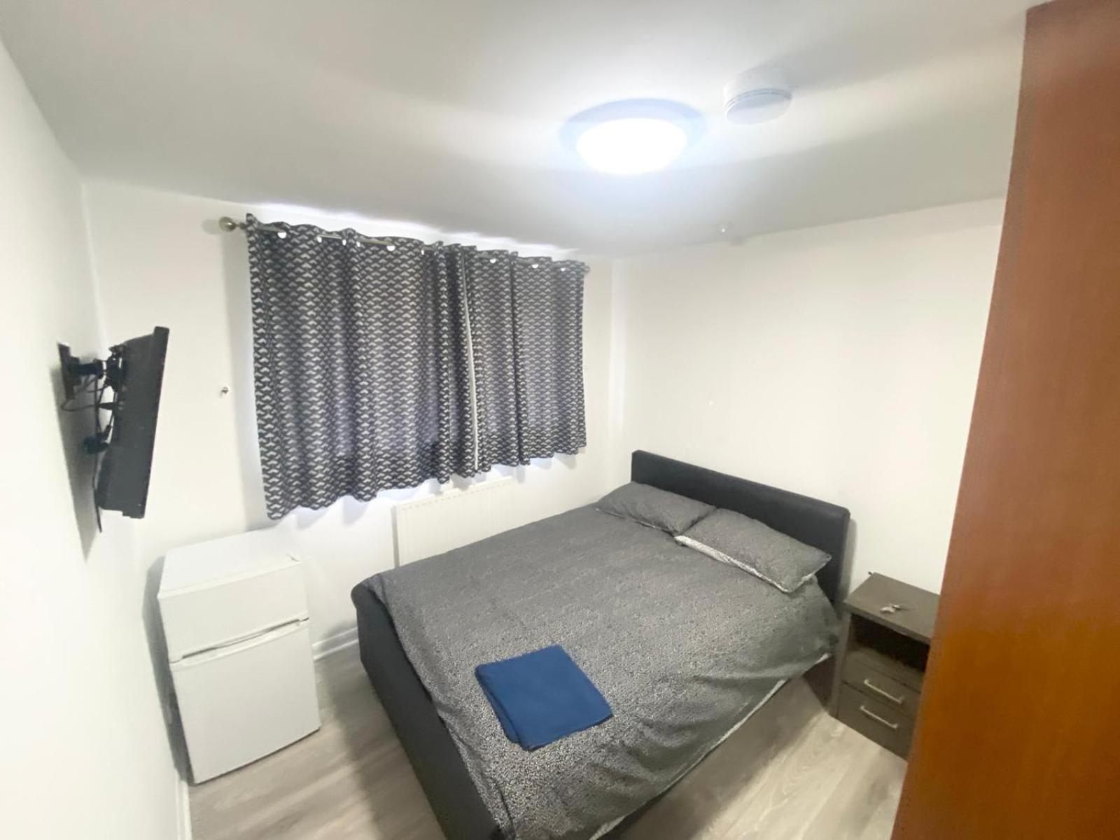 The Heathrow Lodge London Uk Harmondsworth Esterno foto