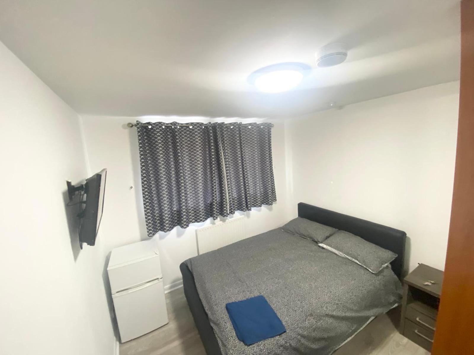 The Heathrow Lodge London Uk Harmondsworth Esterno foto